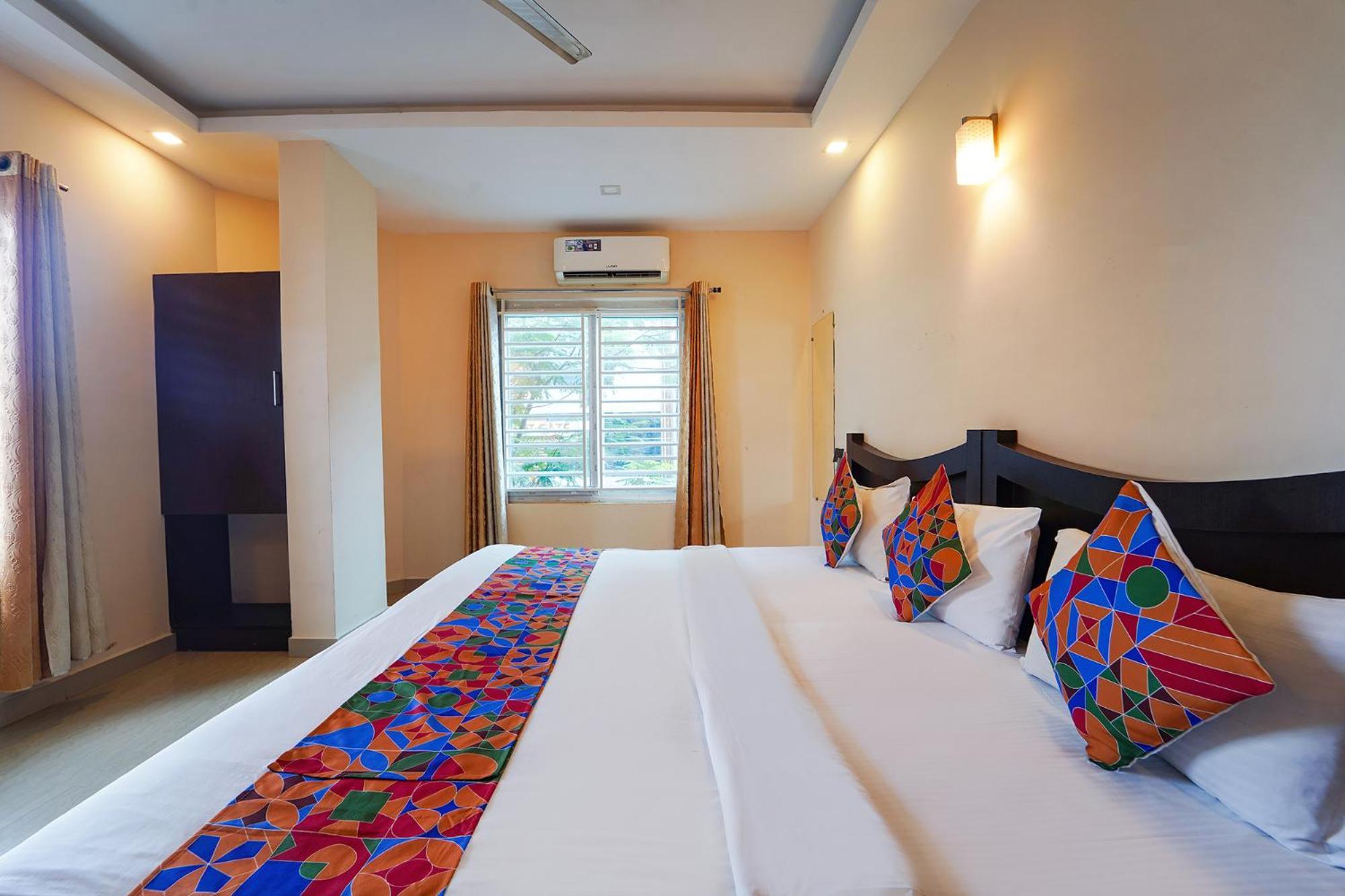 Zion Plaza Hotel Nedumbassery Bagian luar foto