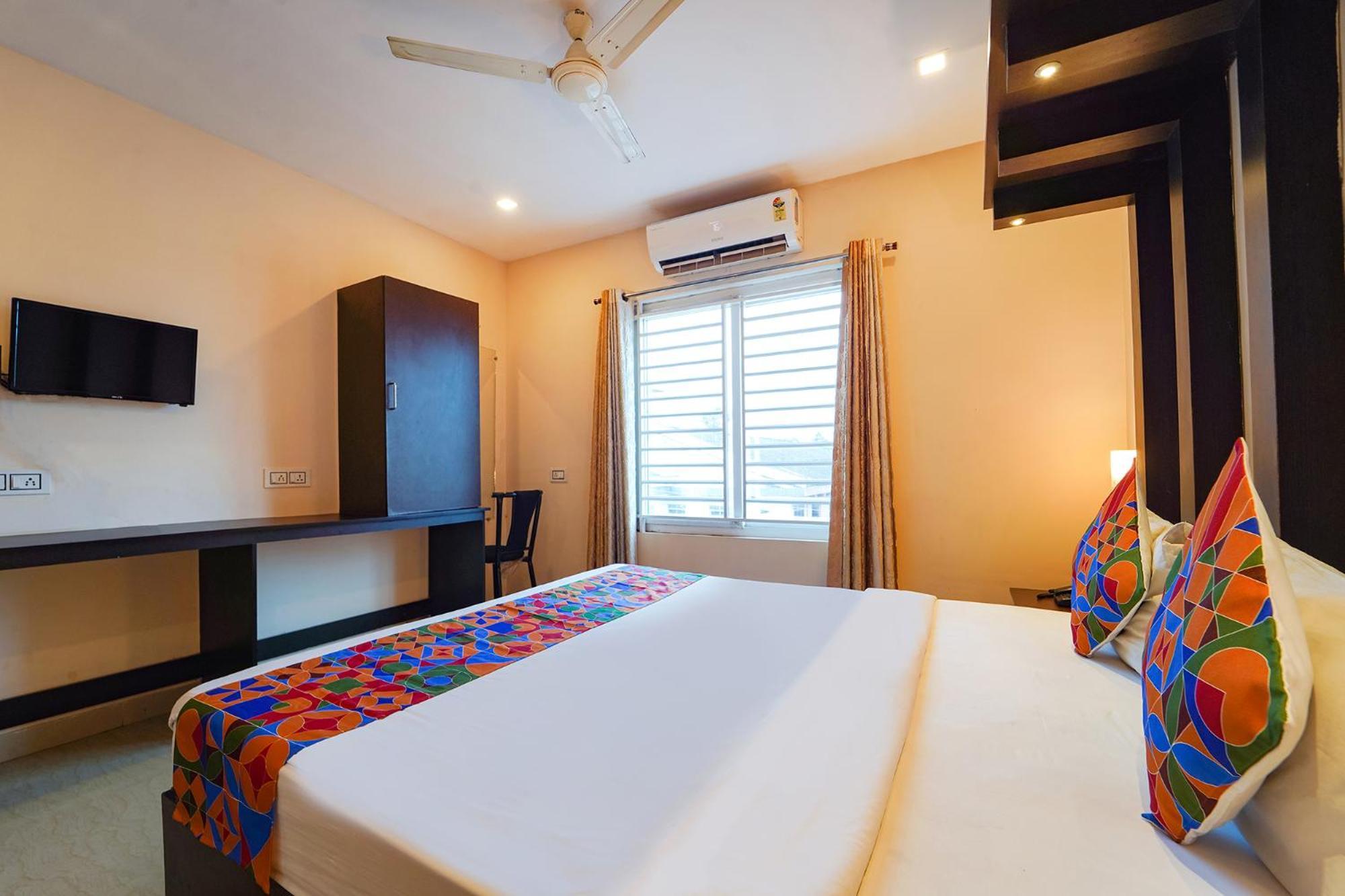 Zion Plaza Hotel Nedumbassery Bagian luar foto