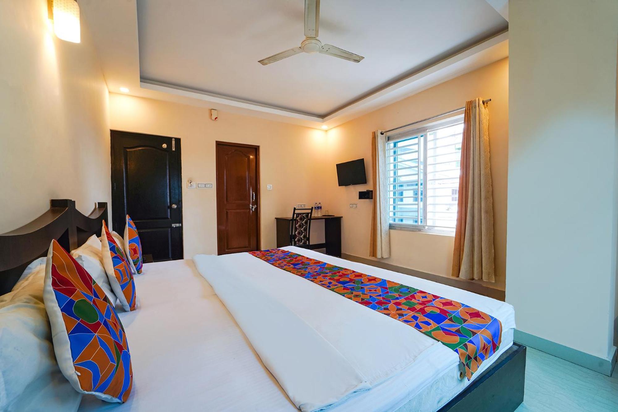 Zion Plaza Hotel Nedumbassery Bagian luar foto